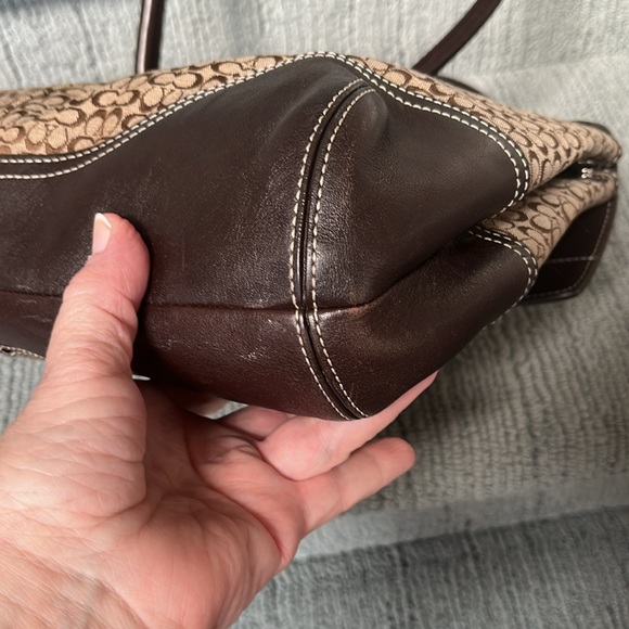 Coach Soho Legacy Signature small C’s Jacquard / dark brown leather buckle front - Picture 11 of 17